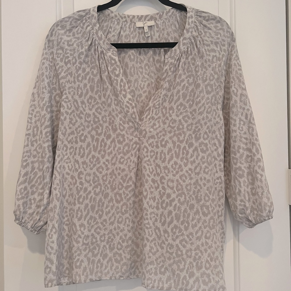 Joie 100% silk long sleeve top in grey leopard print